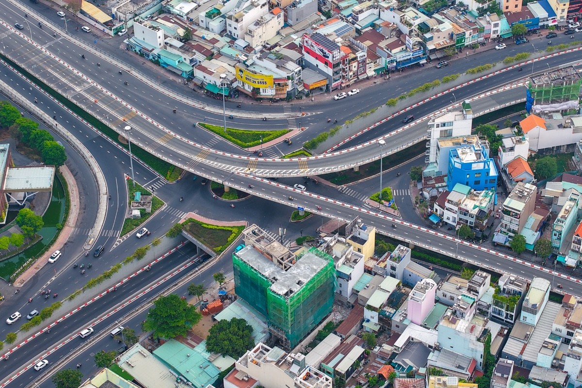 Hạ tầng TPHCM được đẩy mạnh giúp các dự án bất động sản thêm sức hút. Ảnh: Nguyễn Huế